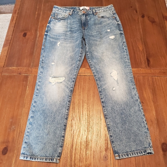 Cabi Malibu Jean Vintage Wash Boyfriend Distress Size 6 - Picture 3 of 11